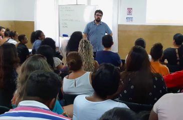 Palestra sobre diálogo e apoio familiar aproxima pais e alunas na AFESU Morro Velho
